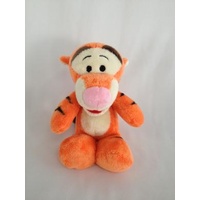 Winnie the Pooh - 8"  Flopsies - Tigger